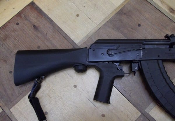 WASR - Own work This Photo shows the Slide Fire Solutions SSAK-47-XRS-RH Bump Fire Stock mounted on a GP WASR-10/36 AK-47. CC BY-SA 3.0