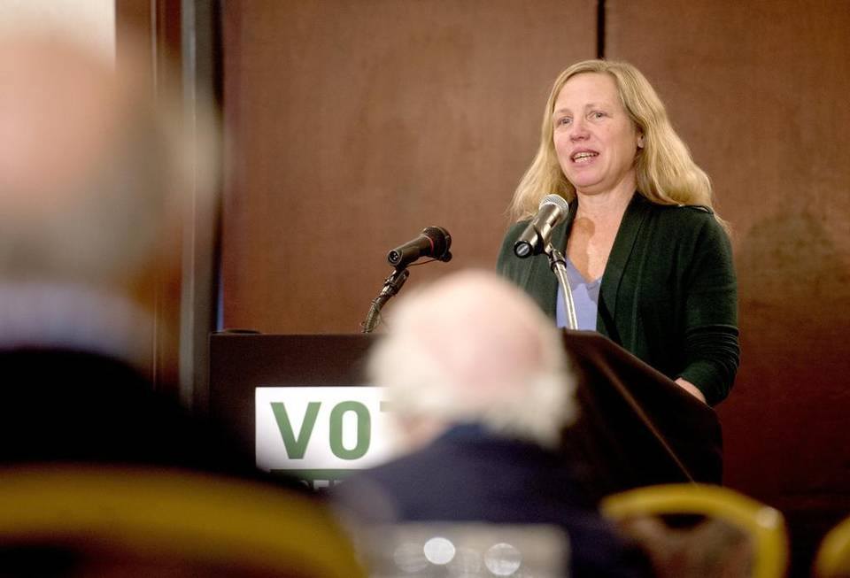 WATCH: Crowd Chants 'Let Her Speak' as Third Party Candidate Forcibly Removed from Debate