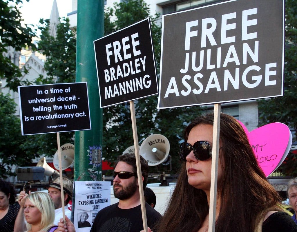 Assange to US: If You Want Me, Release Chelsea Manning